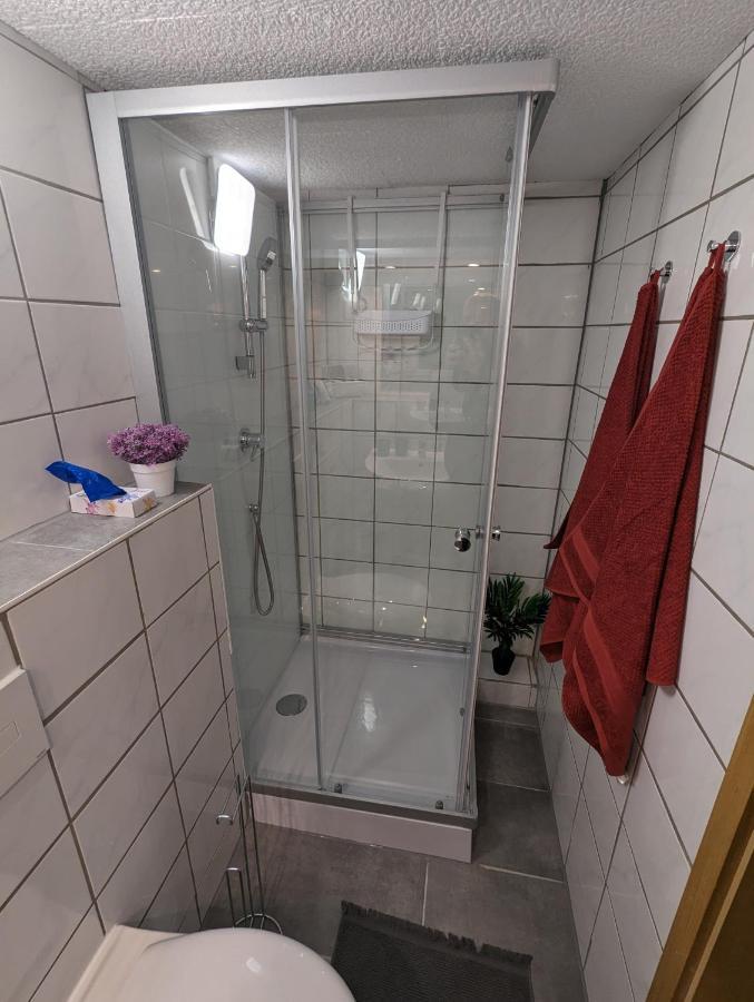 ترويسدورف Direkt An Der S-Bahn Gelegenes Gemutliches Souterrain Apartment Mit Privatem Zugang المظهر الخارجي الصورة