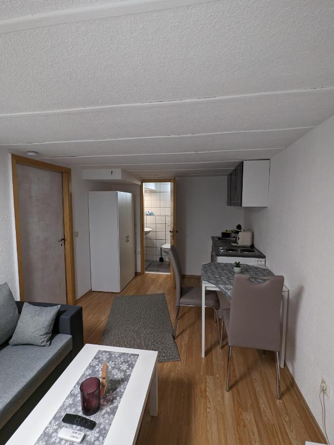 ترويسدورف Direkt An Der S-Bahn Gelegenes Gemutliches Souterrain Apartment Mit Privatem Zugang المظهر الخارجي الصورة